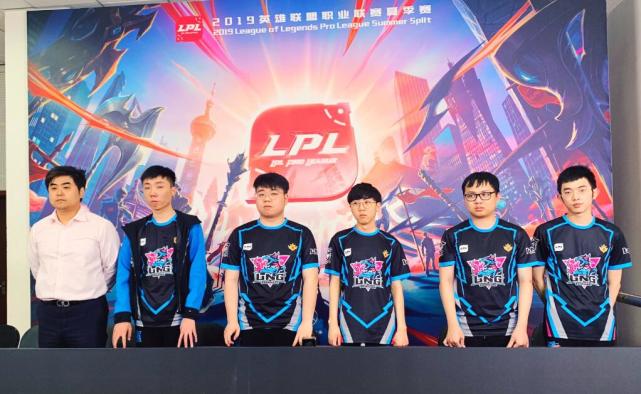 北京遭遇不公，三分不敌上海，十连胜被终结.