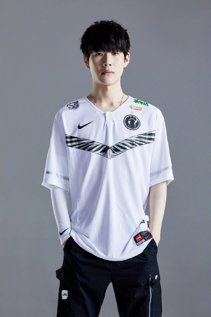 曼城官宣签下26岁意大利门将多纳鲁马 合同期限为5年